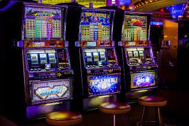 The Dog House slot game interface on kvtoto login mobile app showing reels and pay lines